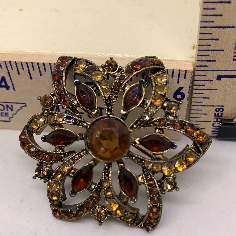 Vintage Brooch/ pendant Rhinestones